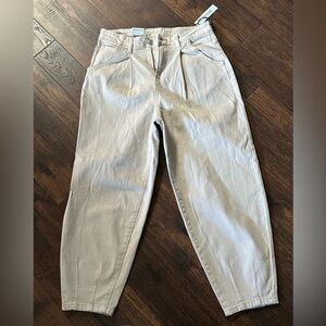 Prologue Tapered Mid-Rise Natural
Waist Pants
size 10 NWT LIGHT KHAKI sturdy